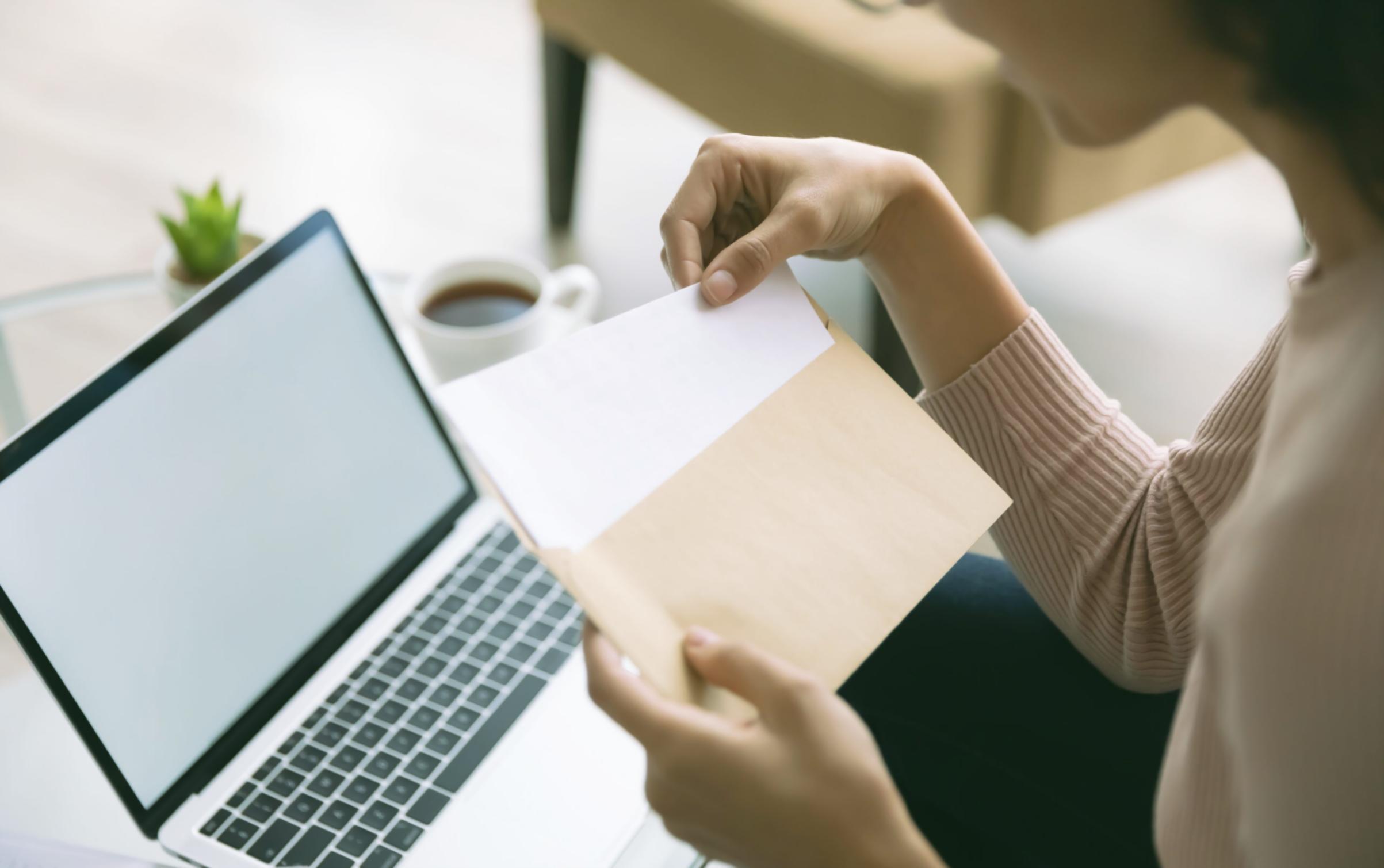 Environnement d'étude organisé avec matériel pédagogique